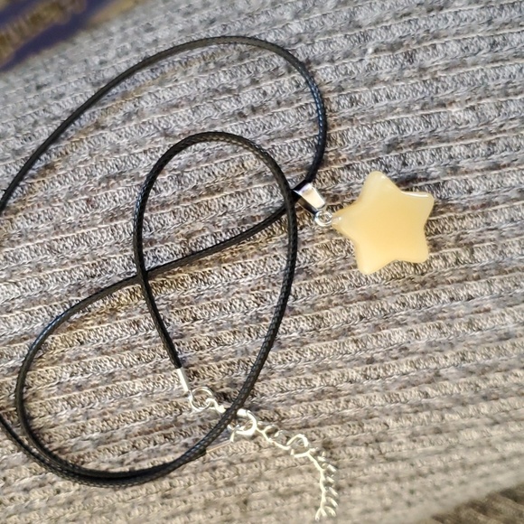 Glass star necklace pendant - Picture 2 of 4